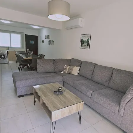 Dafni Apartment *